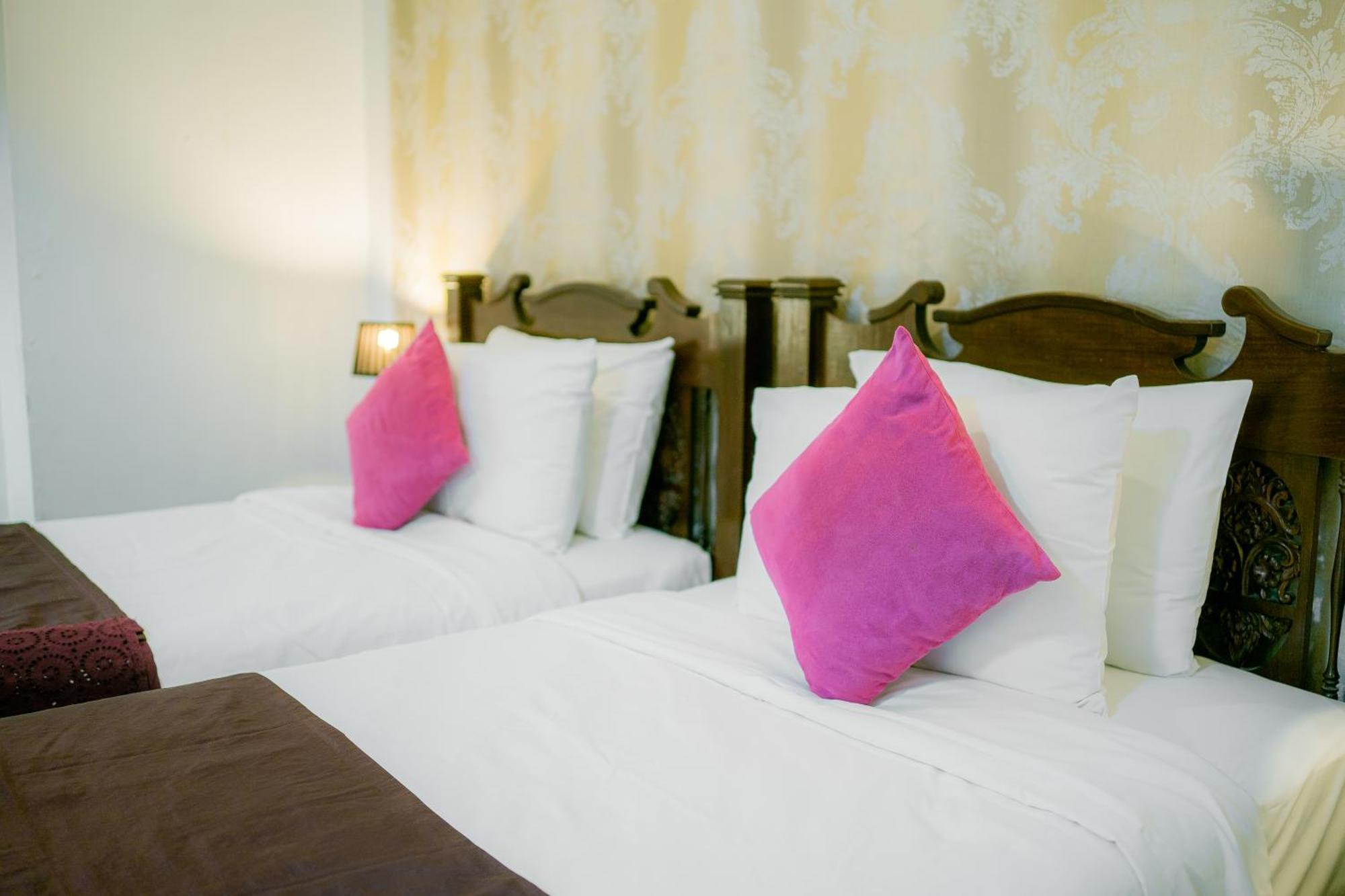 Praya Palazzo (Adults Only) Hotell Bangkok Exteriör bild